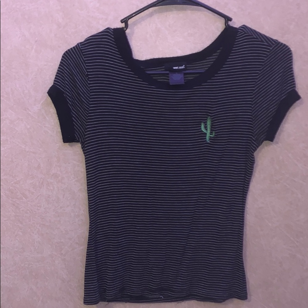 Black crop top with a cactus